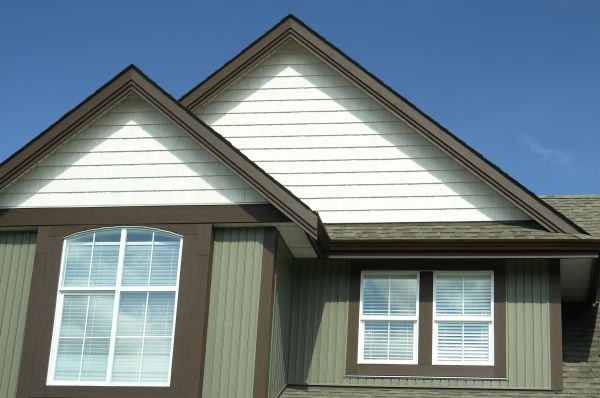 Cost of Vertical Vinyl Siding Repair in Ooltewah