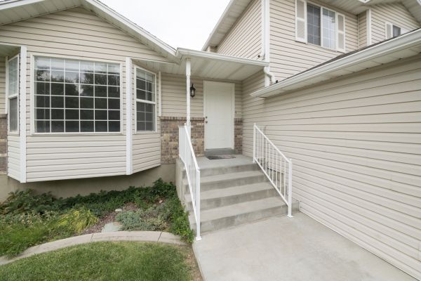 White Vinyl Siding Replacement in Ooltewah